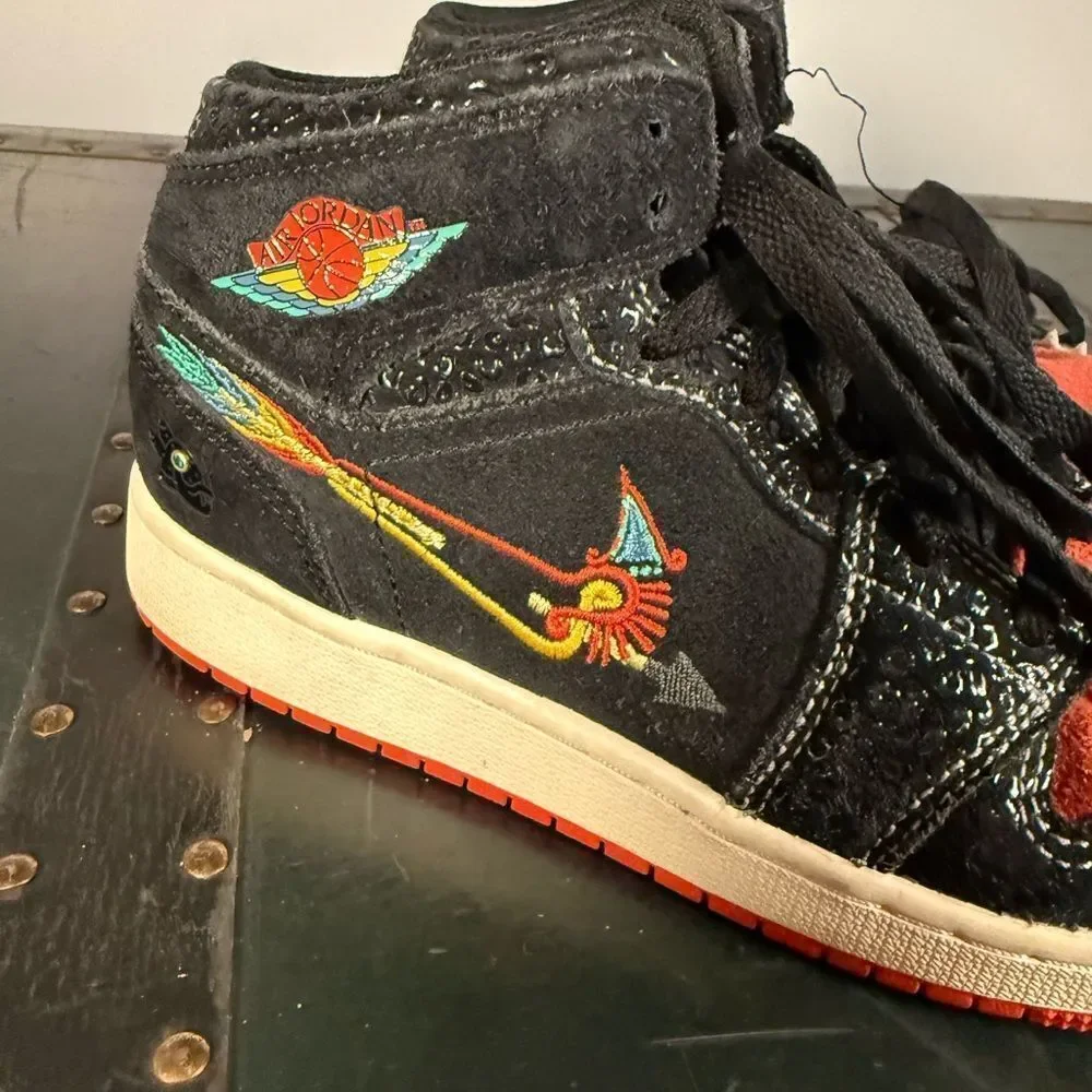 Air Jordan 1 Mid SE Siempre Familia Kid's Size 4Y DN5121-001